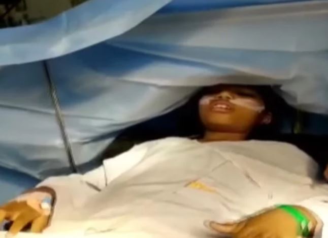MALA HEROINA Djevojčica (9) svirala klavir tokom komplikovane operacije na mozgu (VIDEO)