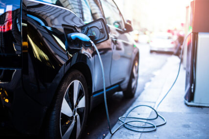 INICIJATIVA MINISTARSTVA ENERGETIKE RS Osloboditi od plaćanja PDV uvoz električnih automobila
