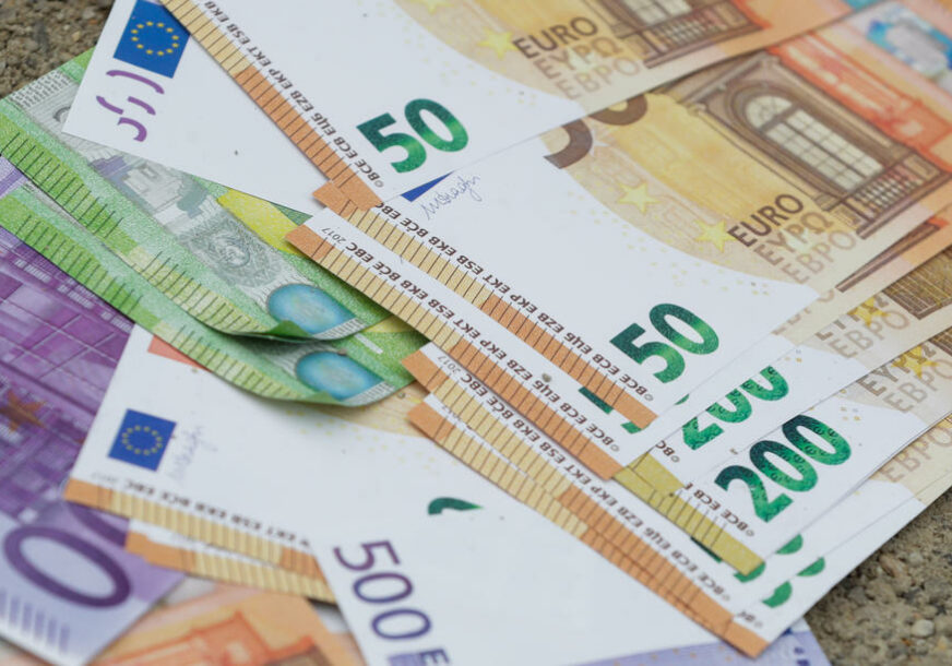 Evropska unija UVODI LIMIT: Plaćanje gotovinom samo do 10.000 evra