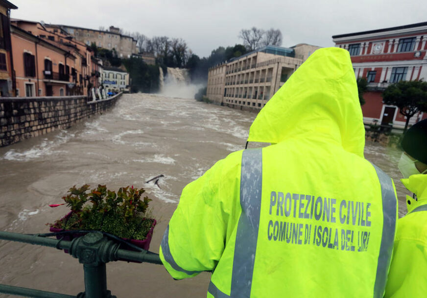 PROGLAŠENA “CRVENA UZBUNA” Jake kiše izazvale poplave na sjeveru Italije