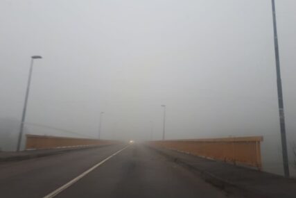 Vozači, budite na oprezu! Duž riječnih tokova magla mjestimično smanjuje vidljivost