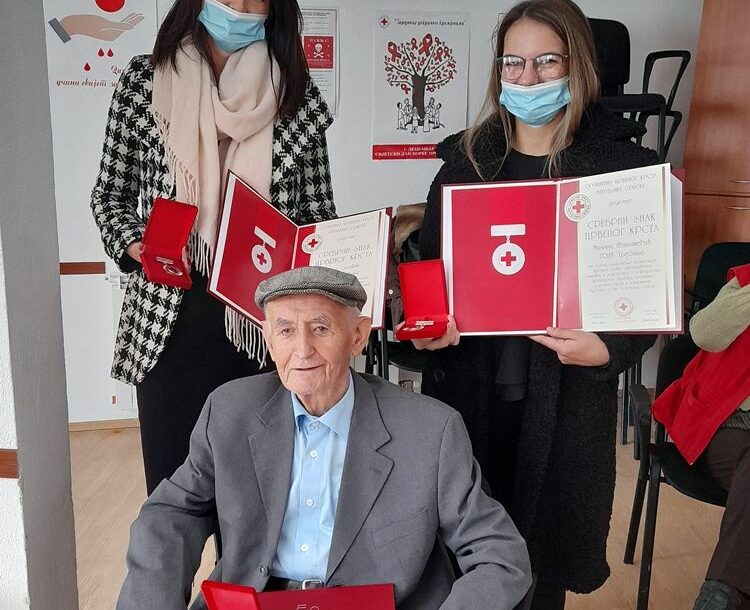 NAGRAĐENI TREBINJSKI HUMANISTI Srebrni znak Crvenog krsta za tri volontera, među njima i 90-godišnjak