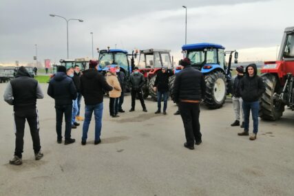 Farmeri ogorčeni: Blokada graničnih prelaza neće trajati sat ili dva