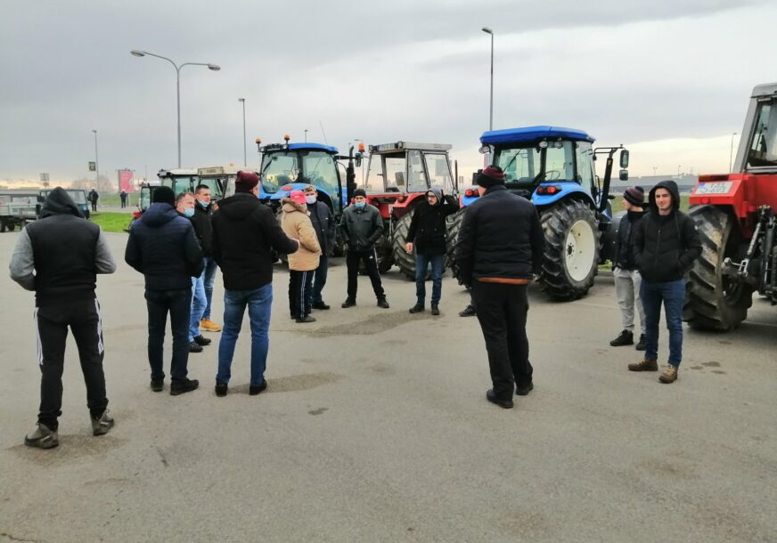 Farmeri ogorčeni: Blokada graničnih prelaza neće trajati sat ili dva