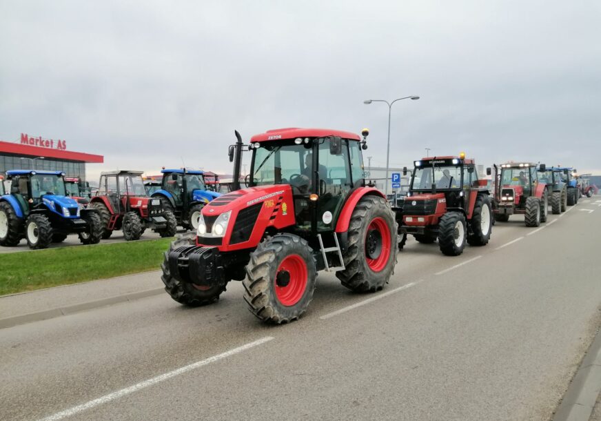 Iz saobraćaja isključeno 17 vozila: Prekršajni nalozi za 100 vozača traktora iz Prijedora