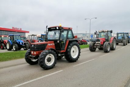 "Osvjetlaj obraz domaćine" Sutra počinje kampanja AMS  s akcentom na traktore u saobraćaju