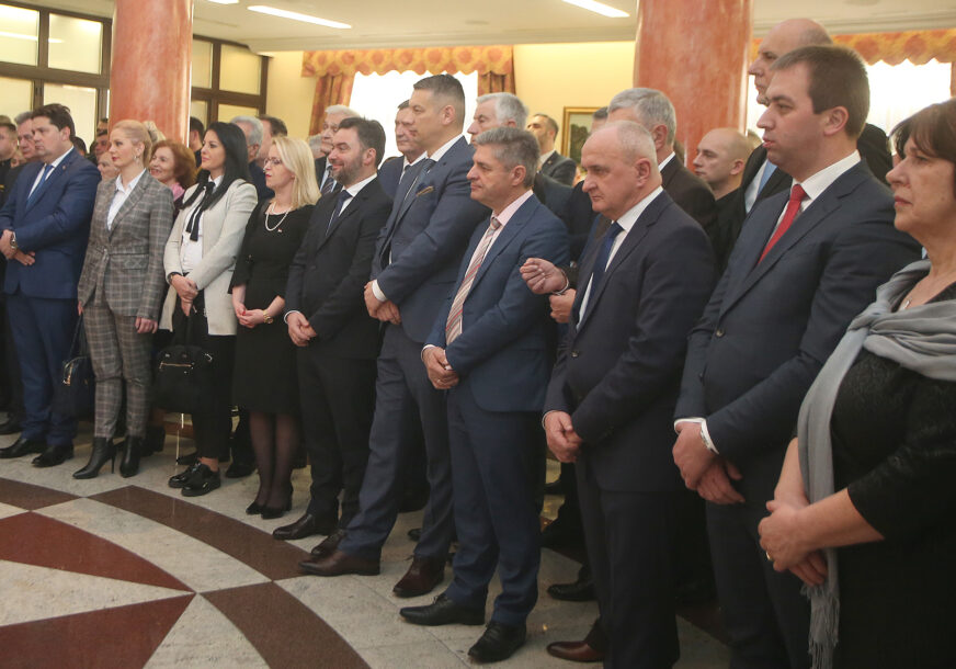NOVE STRANKE PARAVAN ZA STARE FUNKCIJE Iz svakog problema u partiji nastane još jedna politička opcija
