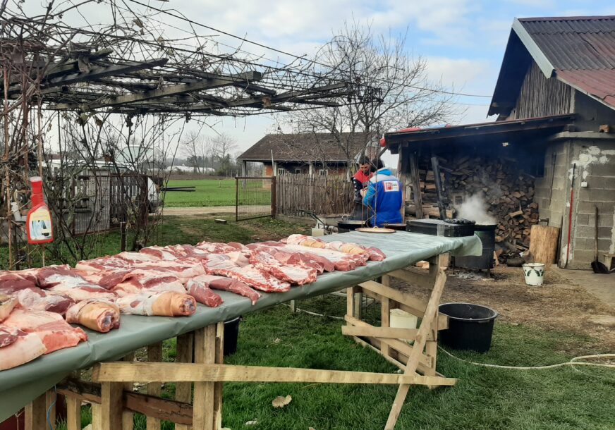 "Meso obavezno treba pregledati" Tradicionalna sezona svinjokolja u Srpskoj u punom je jeku