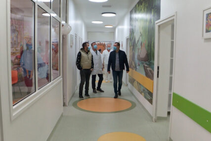 POMOĆ DOMU ZDRAVLJA Privrednik rodom iz Teslića donirao oko 50.000 evra za rekonstrukciju pedijatrije (FOTO)