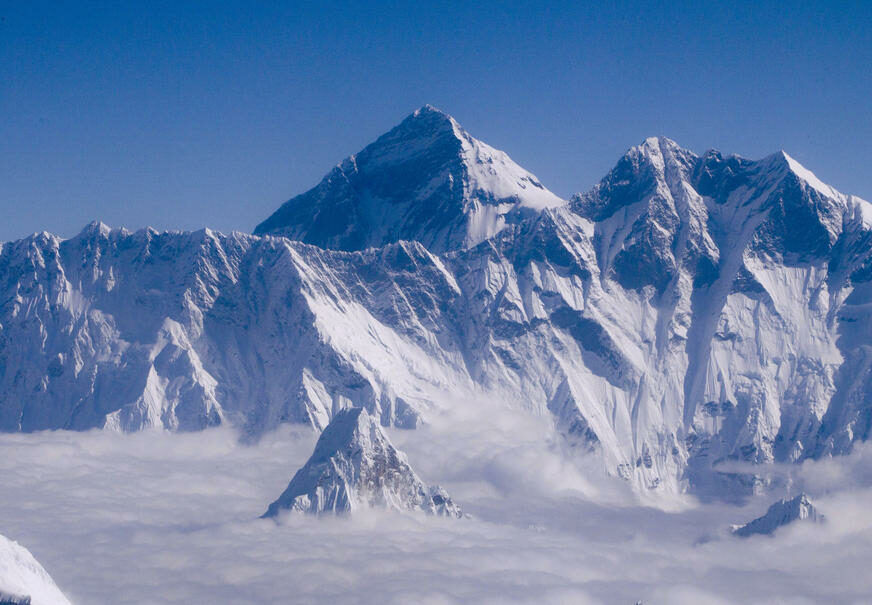 DUGOGODIŠNJI SPOR Mont Everest viši nego što se mislilo