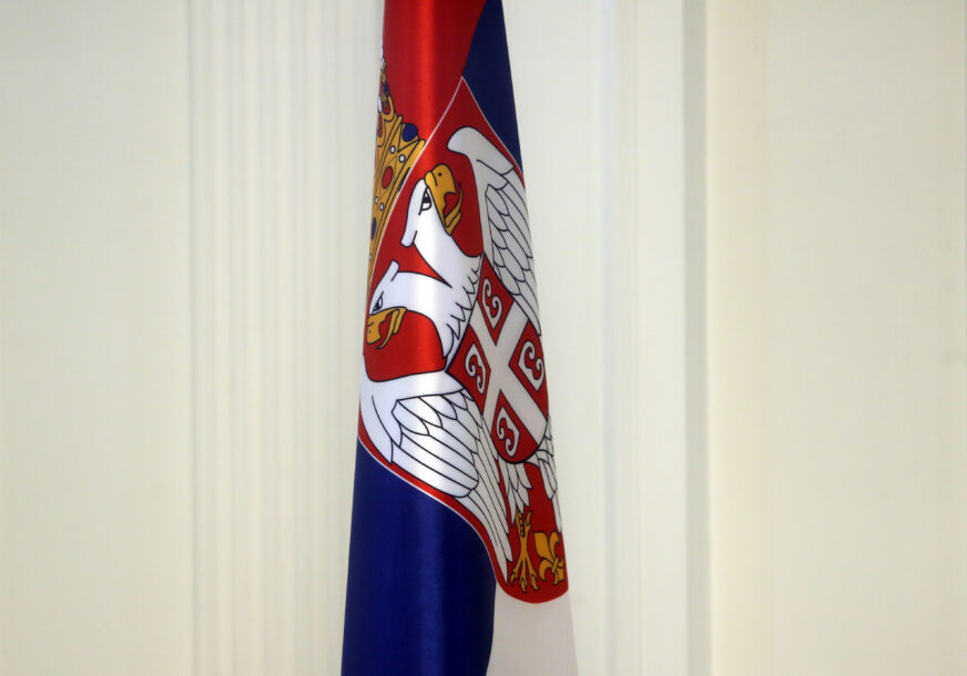 Počinioci nepoznati: Zapaljena zastava Srbije u Gračanici