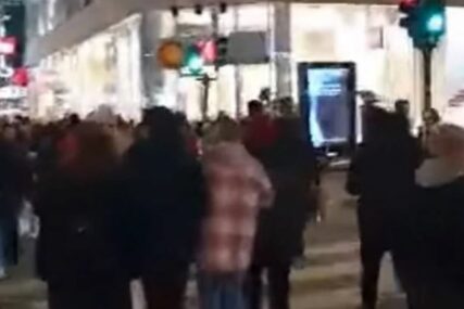ŠOKANTNO Ulice prepune, skoro niko ne nosi masku, a na intenzivnoj SVE MANJE MJESTA (VIDEO)