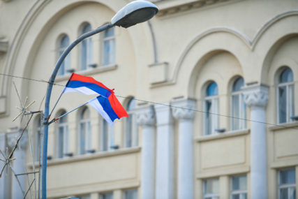 BANJALUKA SE PRIPREMA ZA 9. JANUAR Ulice okićene zastavama Republike Srpske (FOTO)
