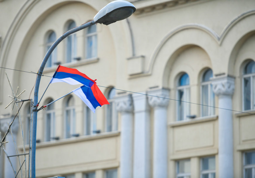 BANJALUKA SE PRIPREMA ZA 9. JANUAR Ulice okićene zastavama Republike Srpske (FOTO)
