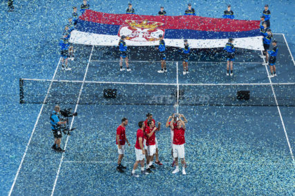 GRMI MARŠ NA DRINU Odlična atmosfera u teniskoj reprezentaciji Srbije pred takmičenje u Melburnu (VIDEO)