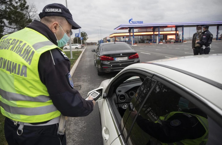 OPASNI ZA VOLANOM Za šest dana u Srbiji iz saobraćaja isključeno 40 vozača zbog narkotika