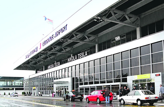 Regularno dali bris i platili cijenu: Na aerodromu u Beogradu otkriveno 20 Turaka s lažnim PCR testovima