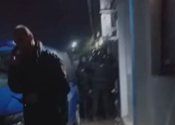 JAKE POLICIJSKE SNAGE NA TERENU Haos u migrantskom kampu u Blažuju (VIDEO)
