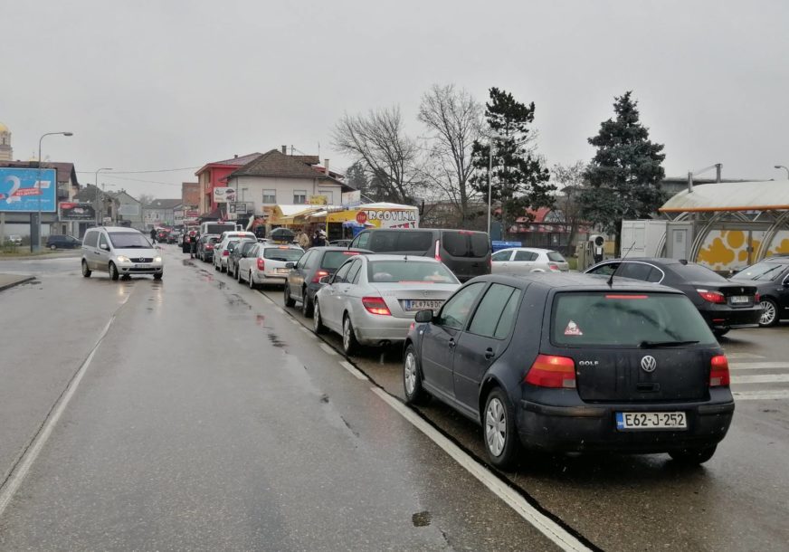 VOZAČI, OPREZ Pojačan saobraćaj prema graničnim prelazima na sjeveru Srpske