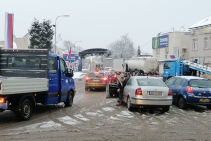 BUDITE STRPLJIVI Pojačana frekvencija vozila na više prelaza na izlazu iz BiH