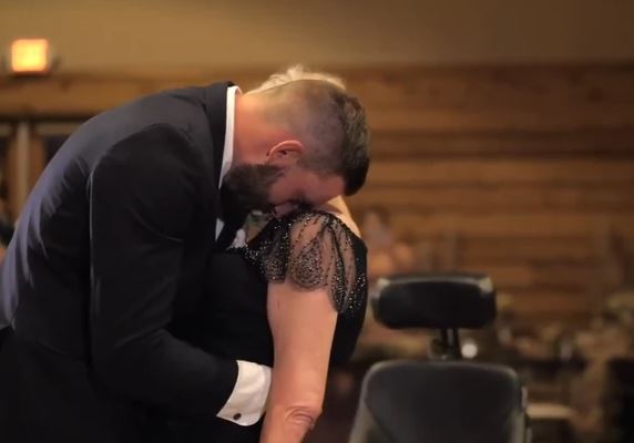 SNIMAK RASPLAKAO CIJELU PLANETU Sin je ovako ispunio posljednju želju bolesne majke (VIDEO)