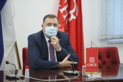 NAJAVIO 10.000 DOZA IZ RUSIJE Dodik: Srpska u konkurenciji ozbiljnih zemalja pokušava da ŠTO PRIJE DOBIJE VAKCINU