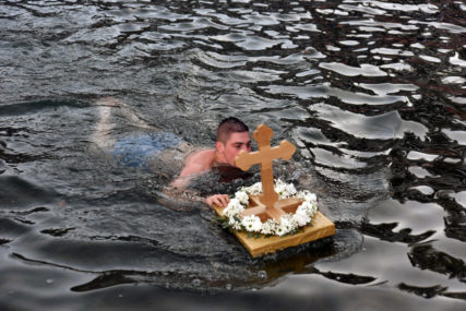 PLIVALO SE U ŠIPOVU, JEZERU I MRKONJIĆ GRADU "Plivači su pokazali hrabrost i čestitam im od srca" (FOTO)