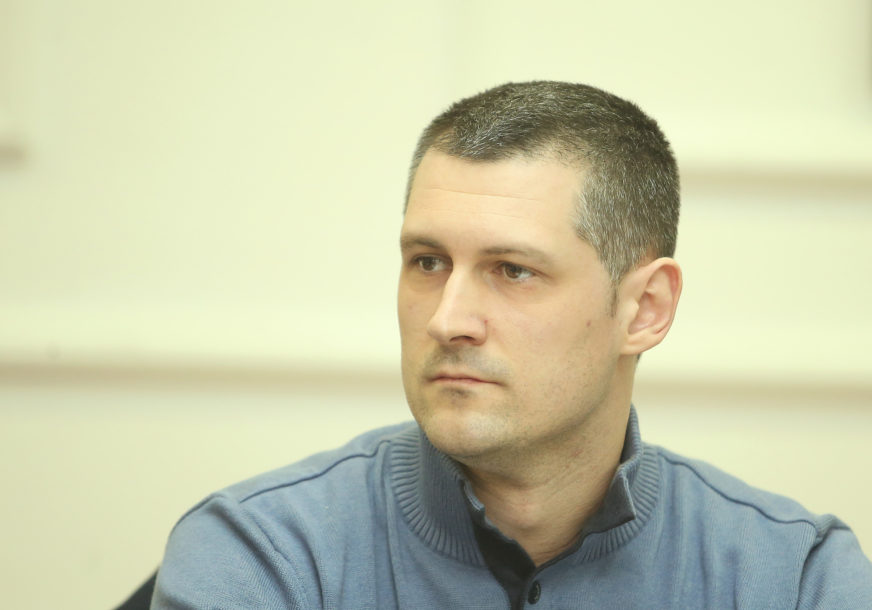 Odbornik Stanić tvrdi "Gradonačelnik pokušava da obezvrijedi konkurse, želi sam da bira direktore" (VIDEO)