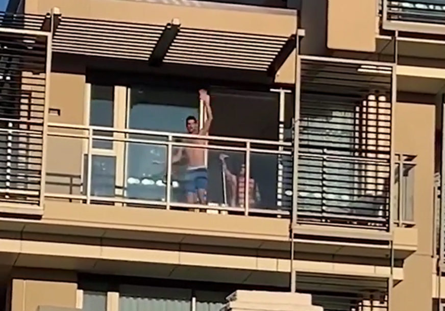 OP OP! Đoković na balkonu hotela u Australiji zaigrao UŽIČKO KOLO (VIDEO)