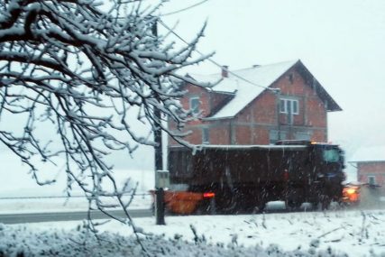 Vodostaj Sane U PORASTU: Snijeg pada, zimska služba na putevima