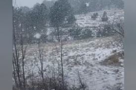 VEJE I NA OSTRVIMA Snijeg pada u Dalmaciji, formirao se manji bijeli pokrivač (VIDEO)