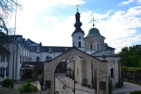 U DRUGOM SVJETSKOM RATU SPALJENA BIBLIOTEKA U manastiru Tavna kod Bijeljine sačuvano Sveto pismo staro više od 350 godina