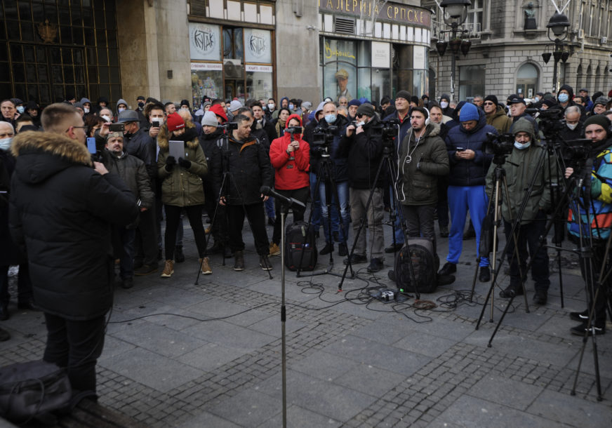 PROTEST U BEOGRADU Okupljeni traže smjenu predsjednika SANU Vladimira Kostića