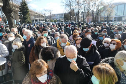 REDOVIMA NEMA KRAJA U Beogradu otvoreno još 30 punktova za vakcinaciju, ogromne gužve (FOTO)