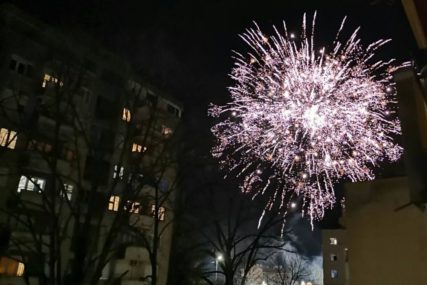 Poruka jedinstva i sloge iz Bijeljine: Spektakularan vatromet i bakljada u susret 30. rođendanu Srpske