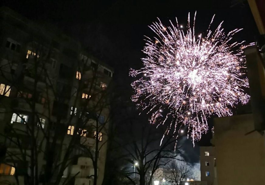 Poruka jedinstva i sloge iz Bijeljine: Spektakularan vatromet i bakljada u susret 30. rođendanu Srpske