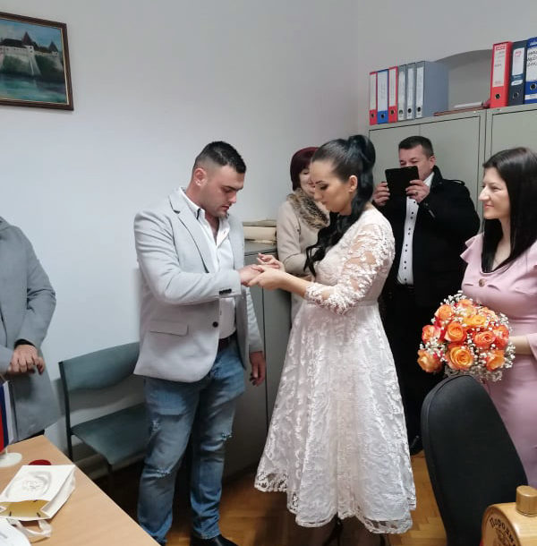 “KOLEBALI SMO SE S OBZIROM NA SITUACIJU” Održano prvo vjenčanje nakon zemljotresa u Kostajnici