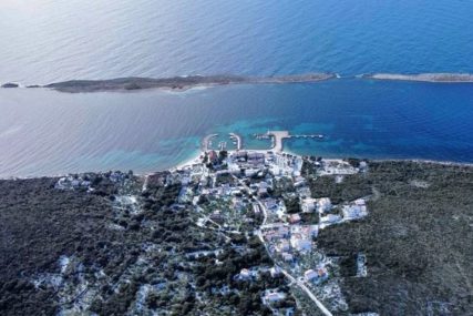 SNIJEG ODUŠEVIO GRAĐANE Mještani ostrva hoće da organizuju BOB TAKMIČENJE (FOTO)