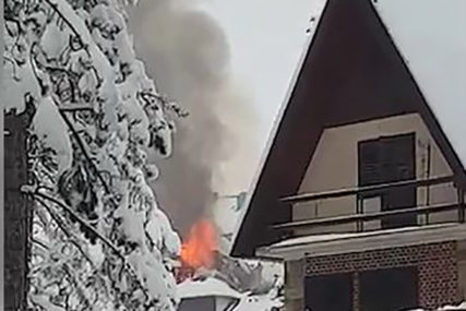 VATROGASCI SE BORE S PLAMENOM Požar progutao krov objekta na Zlatiboru (FOTO)