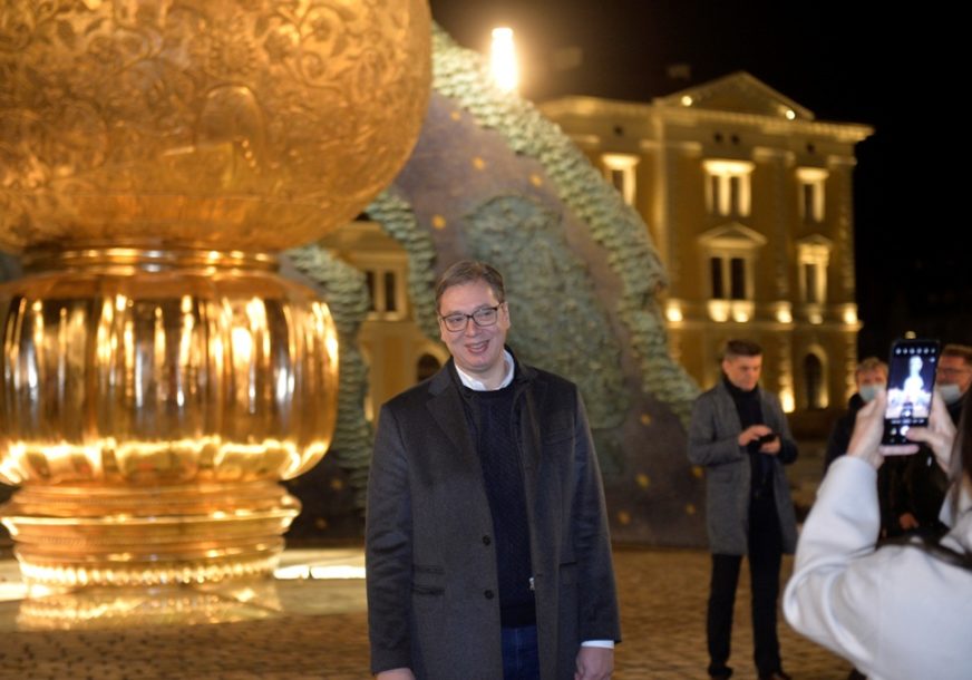 SIMBOL SRPSKOG NAPRETKA Vučić obišao Savski trg i spomenik Stefanu Nemanji