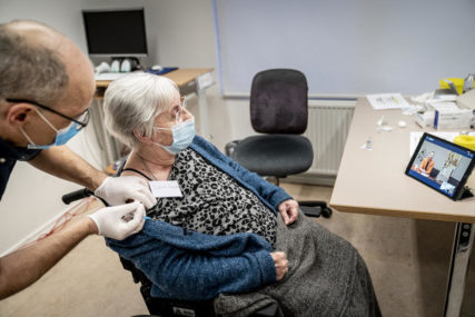 PREPORUKA STRUČNJAKA Stariji ljudi u Poljskoj neće dobiti vakcinu AstraZeneke