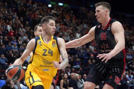 GOTOVO SA POLA TERENA Jović postigao sjajan koš (VIDEO)