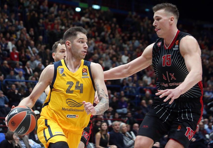 GOTOVO SA POLA TERENA Jović postigao sjajan koš (VIDEO)