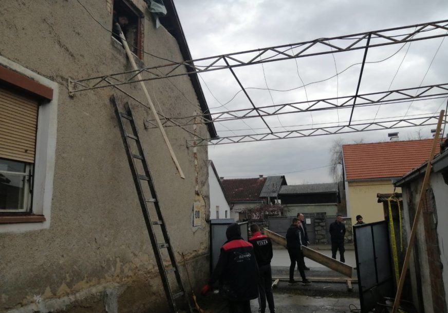 TRENUTNO 100 LJUDI VAN SVOJIH KUĆA U Kostajnici se bore sa posljedicama zemljotresa, dodatni problem neočišćeni putevi