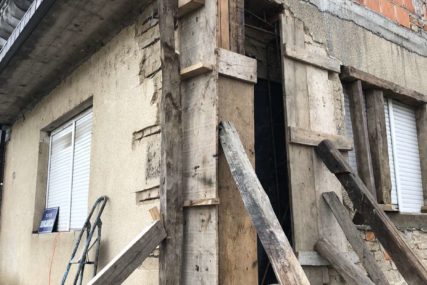 POMOĆ ZA 53 PORODICE Podjela građevinskog materijala u Kostajnici od ove sedmice