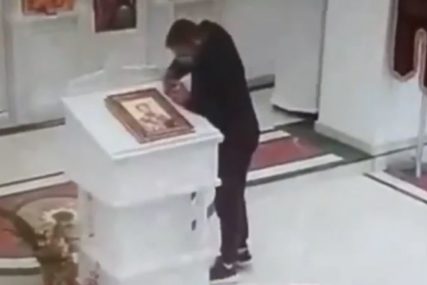 Ništa mu NIJE SVETO: Muškarac ukrao dobrotvorni prilog sa ikone u crkvi (VIDEO)