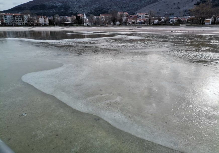 JUTROS MINUS ČETIRI STEPENA Zaledilo se kupalište u Trebinju
