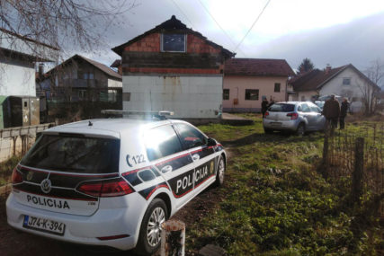 POLICIJA VRŠI UVIĐAJ Po treći put zapaljena kuća Bojića u sarajevskom naselju Doglodi