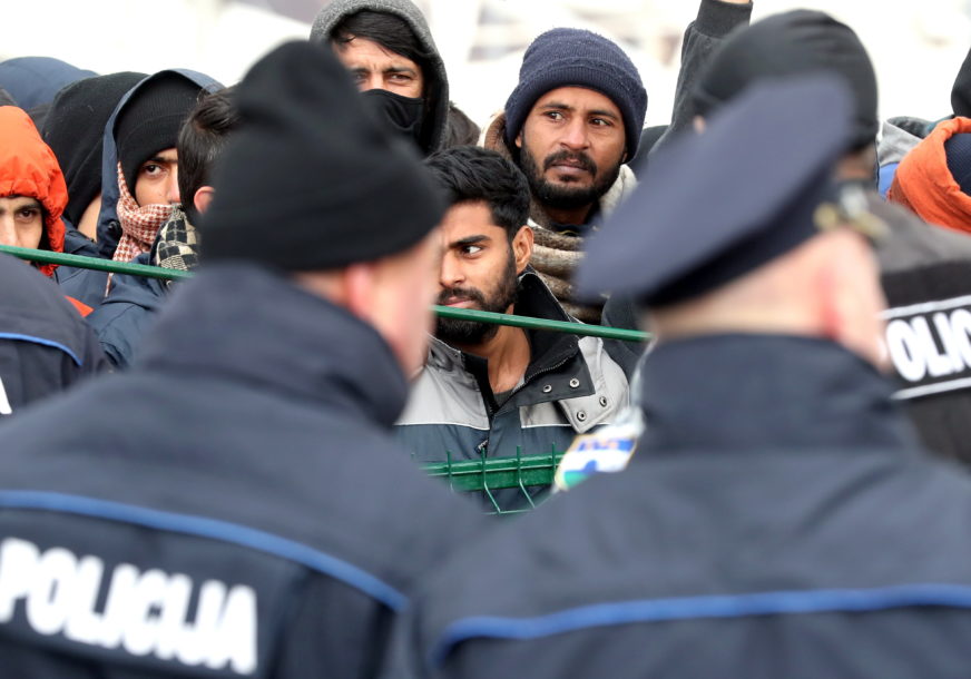 VLAST NE REAGUJE, USK PRED PUCANJEM Hrvatska krši zakon i ilegalno vraća migrante