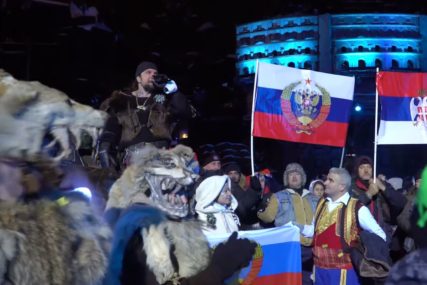 OBRATIO IM SE I DODIK "Noćni vukovi" proslavili Dan Republike Srpske (VIDEO)